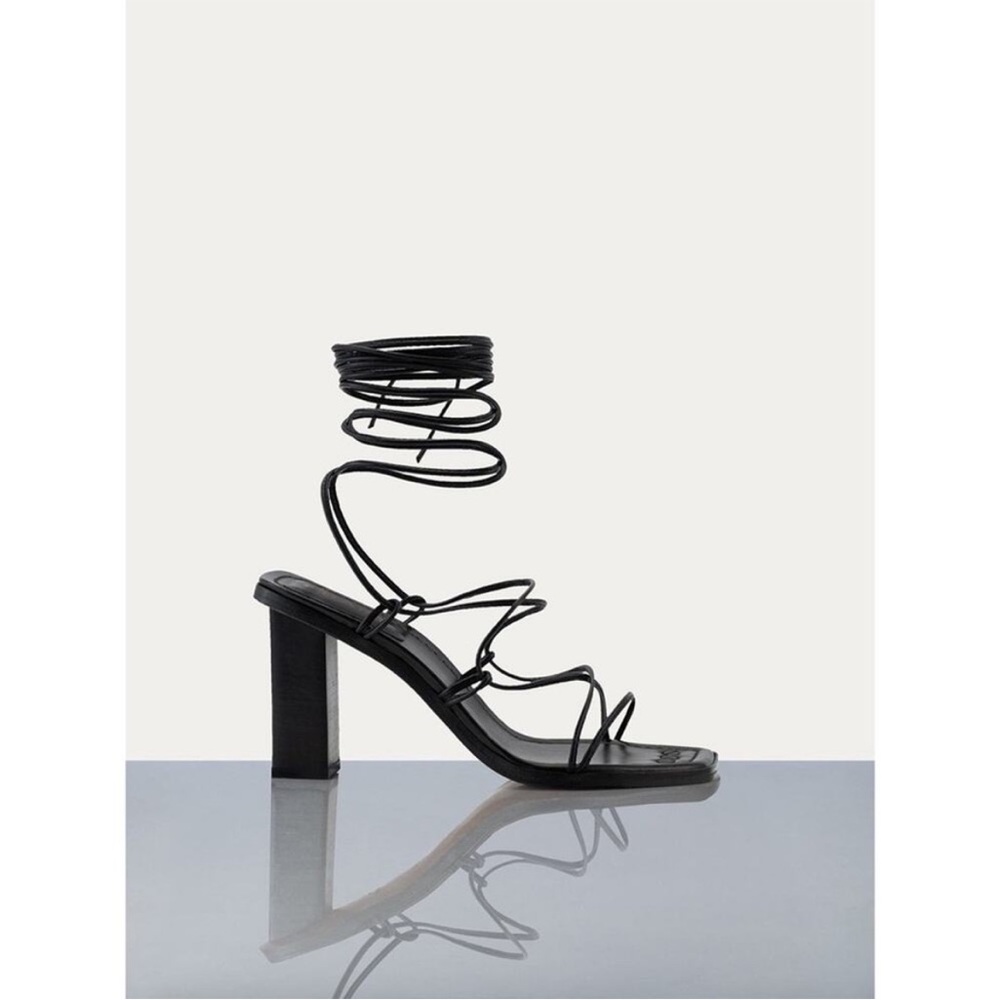 NEW IN BOX Black Strappy Frame Le Doheny Sandals Size 38.5